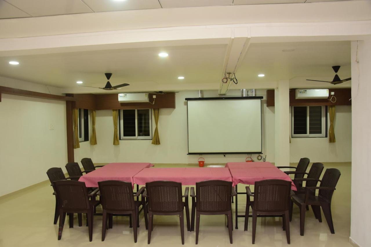 Regal Panhala Residency Hotel Buitenkant foto