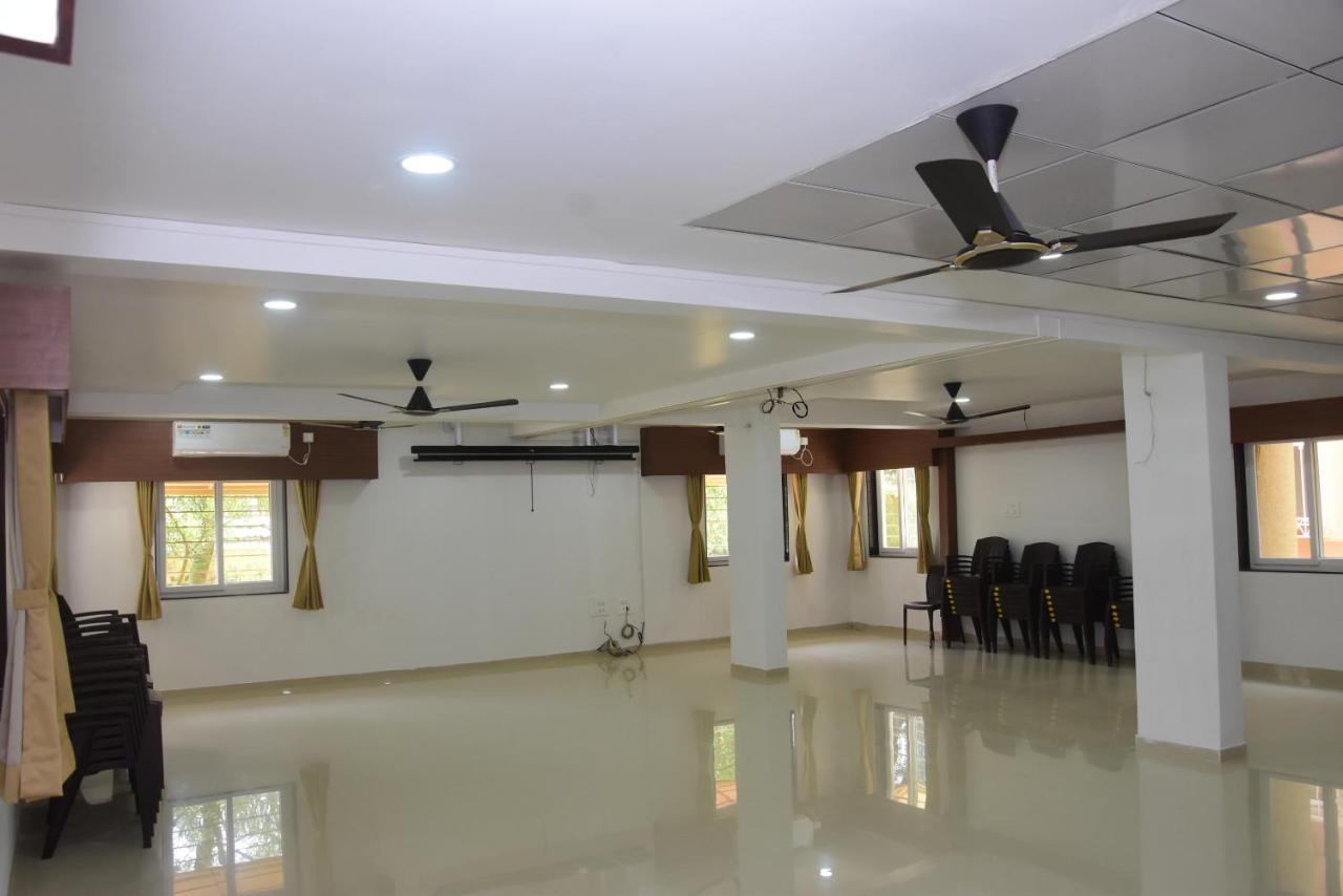 Regal Panhala Residency Hotel Buitenkant foto