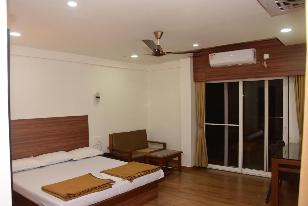 Regal Panhala Residency Hotel Buitenkant foto